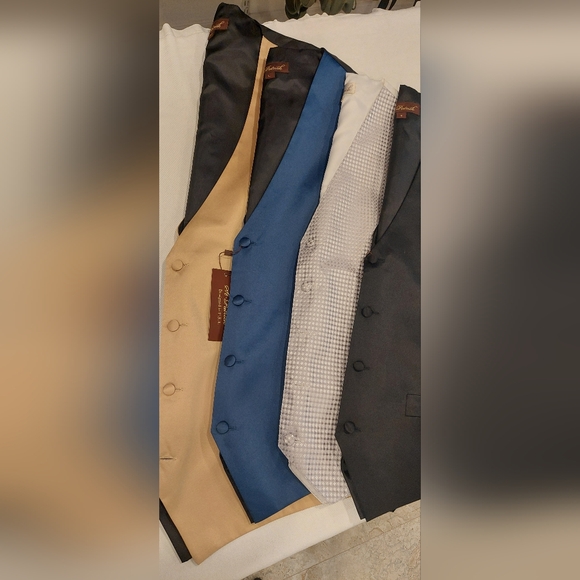 Classic Silver Vest with Lightweight Fabric - Picture 10 of 10